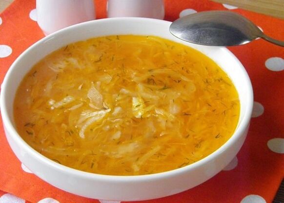 La soupe aux choux au menu convient à ceux qui veulent perdre du poids grâce à la choucroute