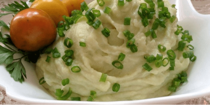 Fabriqué de purée en chou et tomates colorées